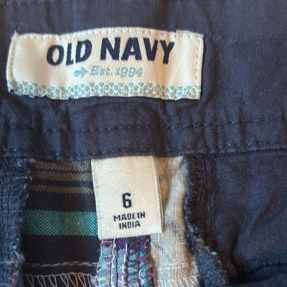 Old Navy Cotton Madras Shorts. Size 6 - Picture 2 of 2